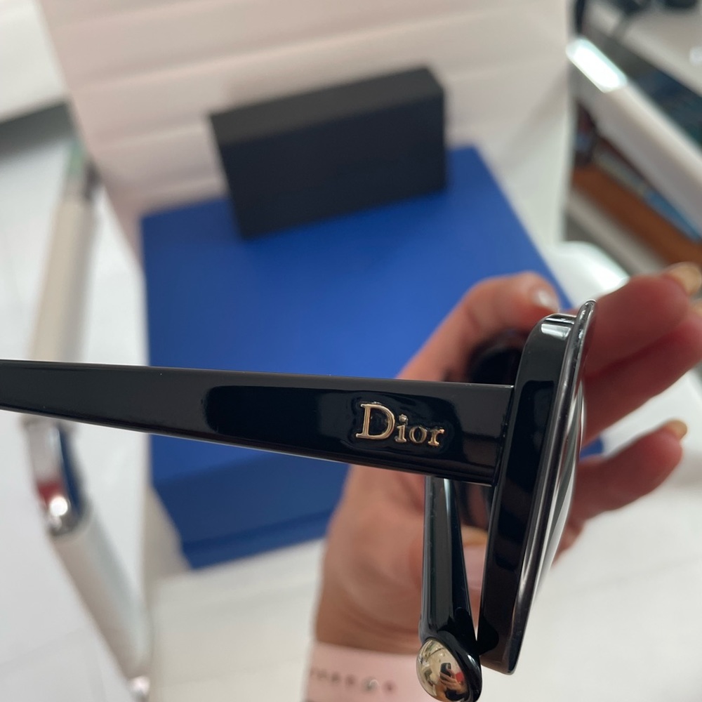 Dior Sunglasses with box - Picture 2 of 10